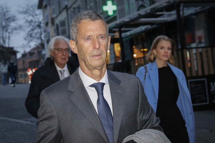 Beny Steinmetz arrives for his first bribery trial in Geneva with lawyers