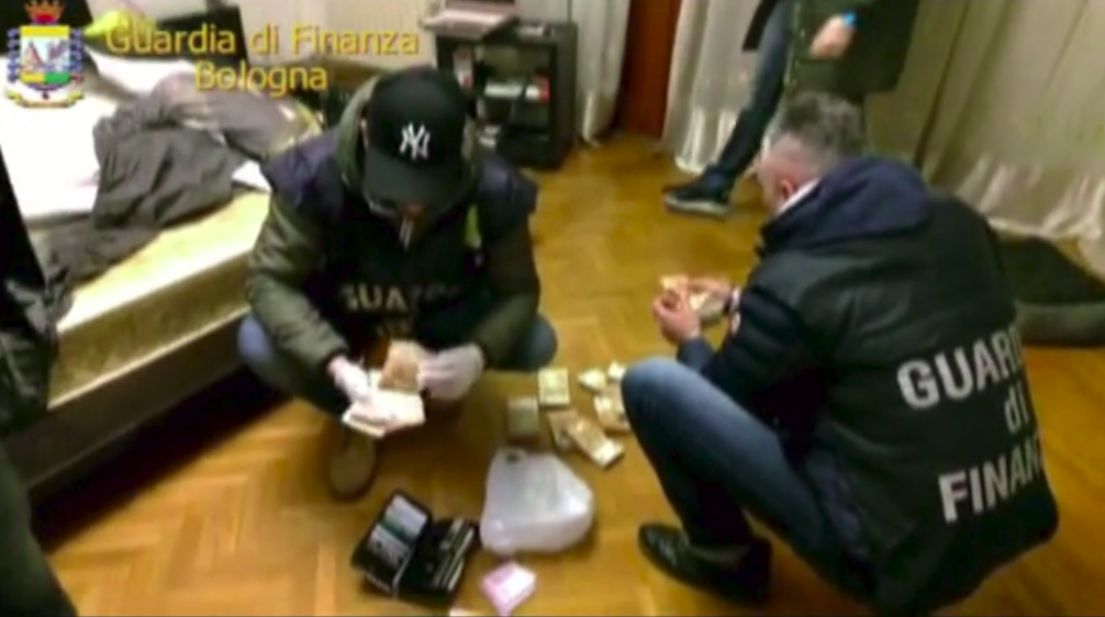 Italian Police count the money seized during Operation Philosopher's Stone (Guardia Di Finanza)