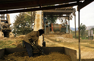 In Zimbabwe, the gold industry is overwhelmingly defined by so-called “ASMers” or Artisanal and small-scale miners. (Source: Wikimedia Commons)