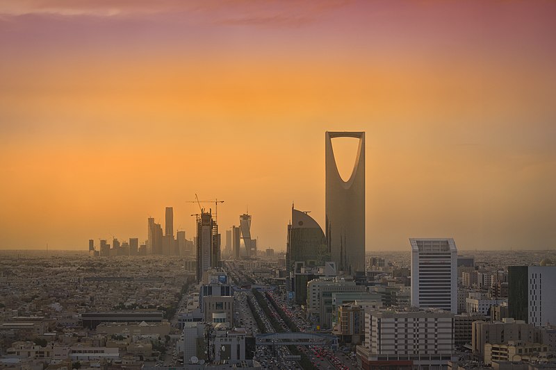 800px-Riyadh Skyline showing the King Abdullah Financial District KAFD and the famous Kingdom Tower 