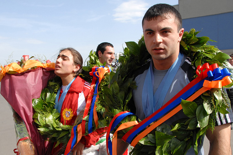 Tigran V. Martirosyan (right) returns home after competing in the World Weightlifting Championship in France in 2011. (Photo: PHOTOLURE / Vahram Baghdasaryan)